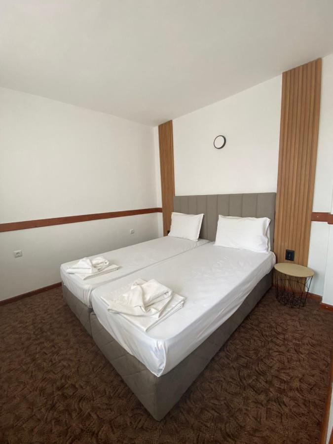 Hotel Хотел М1 à Primorsko Extérieur photo