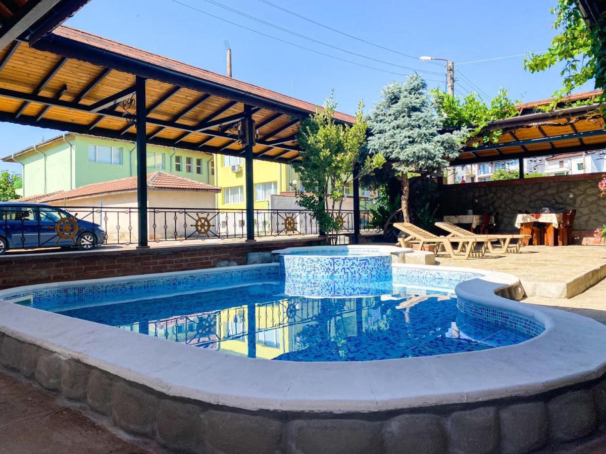 Hotel Хотел М1 à Primorsko Extérieur photo