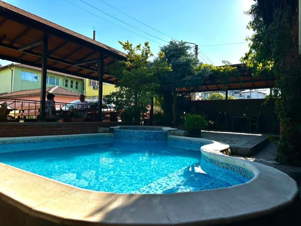 Hotel Хотел М1 à Primorsko Extérieur photo
