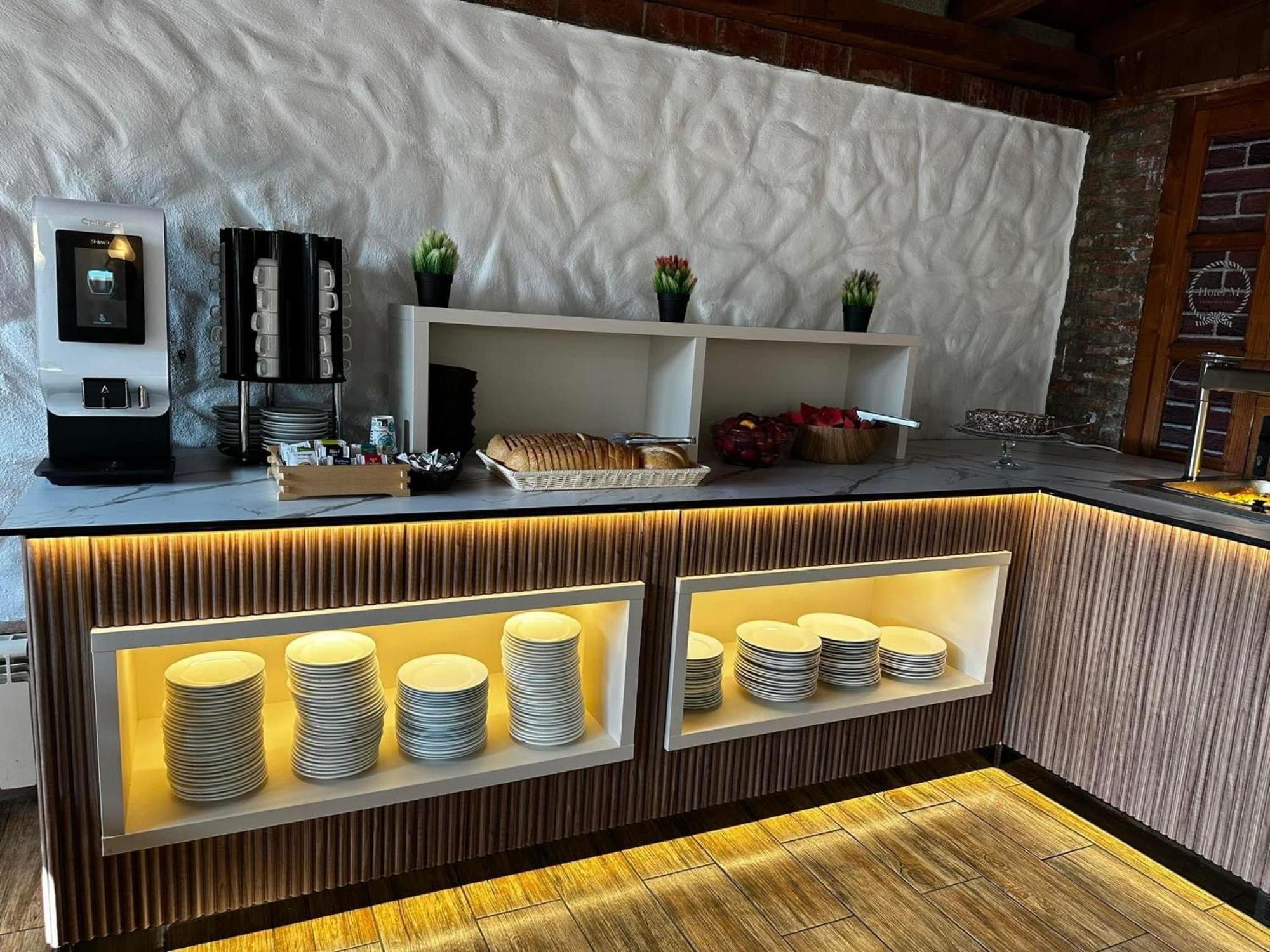 Hotel Хотел М1 à Primorsko Extérieur photo