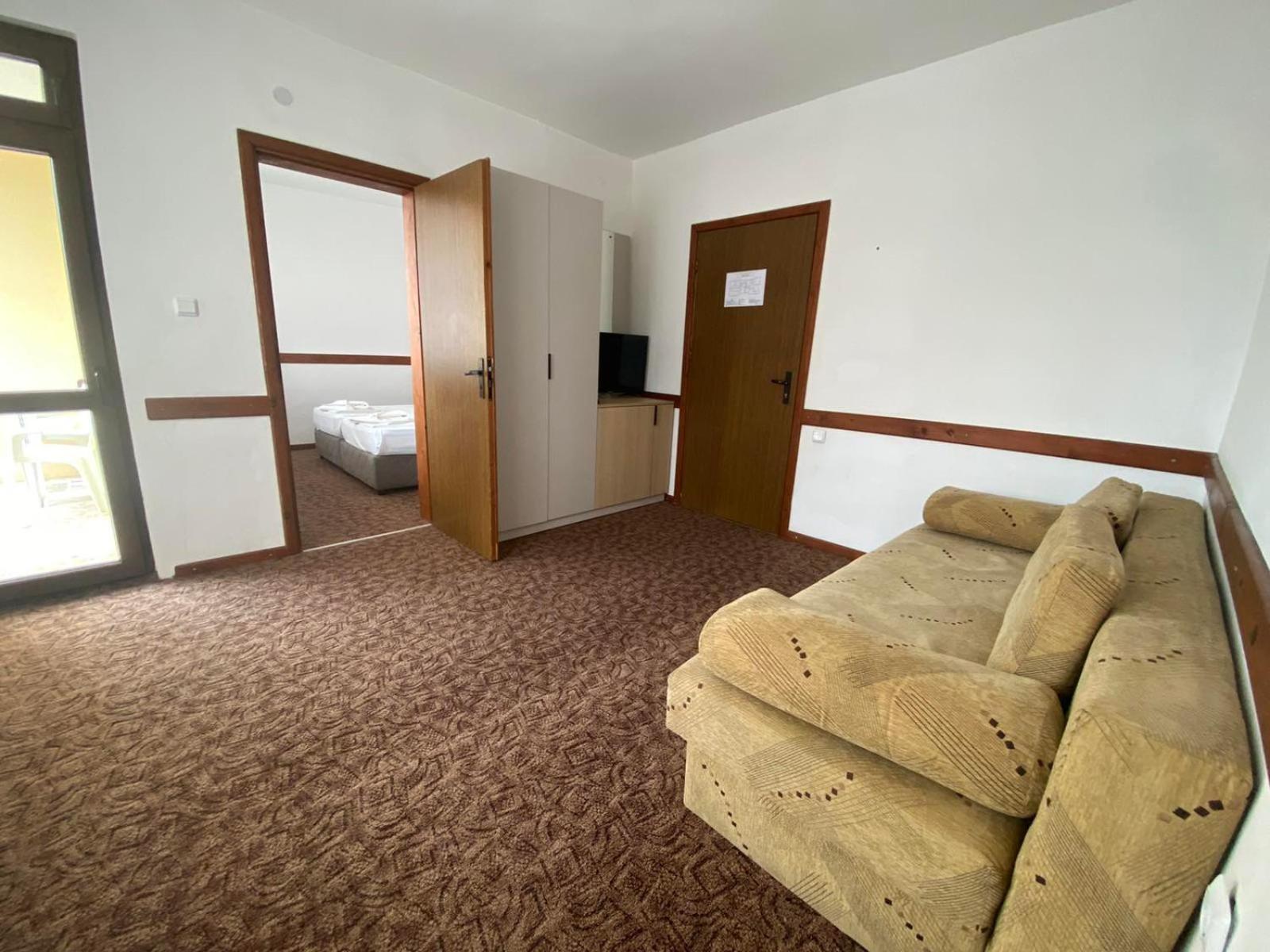 Hotel Хотел М1 à Primorsko Extérieur photo